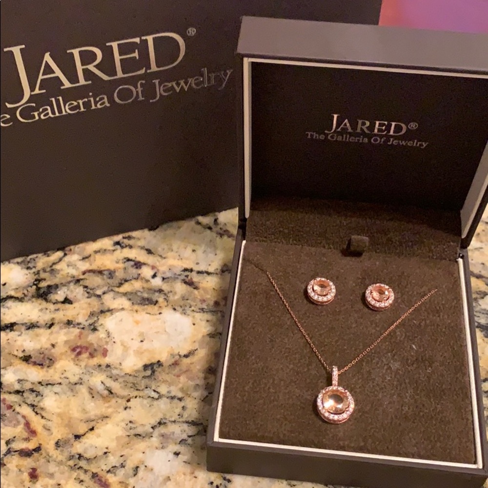 Jared’s Rose Gold Halo Set of earrings & necklace